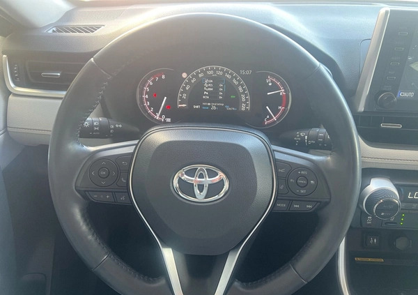 Toyota RAV4 cena 133900 przebieg: 63545, rok produkcji 2019 z Strzelin małe 301